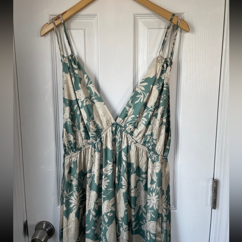 NEW FLORAL SATIN GREEN & CREAM MAXI DRESS WITH DOUBLE STRAPS - Picture 5 of 8
